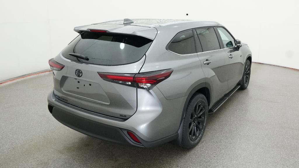 New 2025 Toyota Highlander XLE image 11