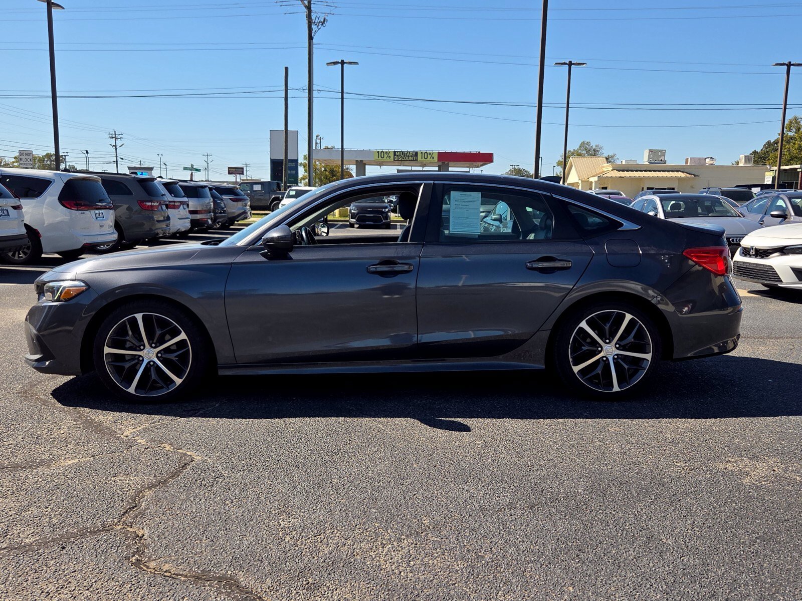 Used 2022 Honda Civic Touring image 4
