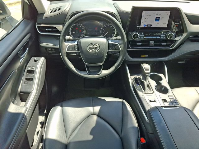 Used 2023 Toyota Highlander XLE FWD image 11