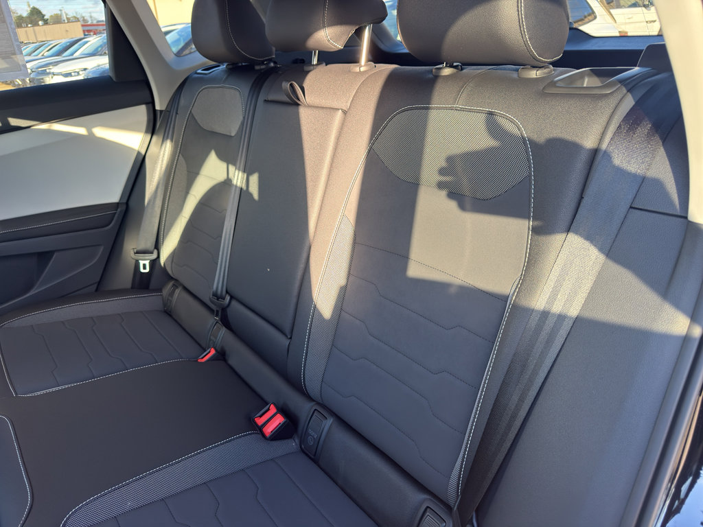 New 2026 Volkswagen Taos SE FWD image 9