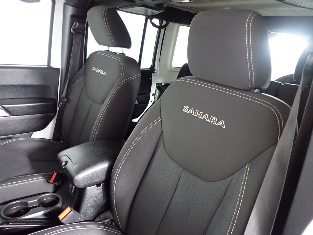 Used 2016 Jeep Wrangler Unlimited Sahara w/ Connectivity Group AWD/4WD image 21