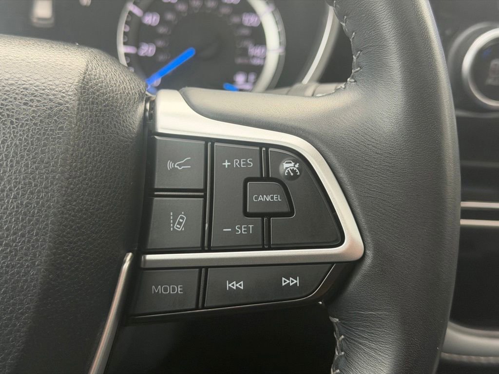 Used 2023 Toyota Highlander XLE image 39