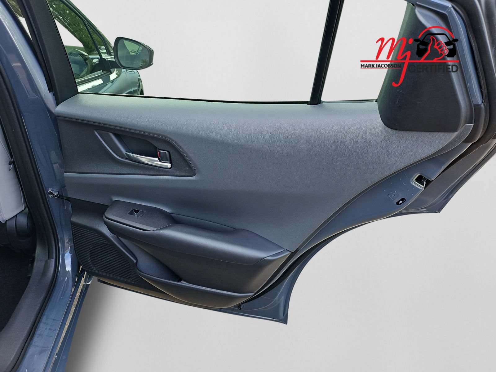 Used 2024 Toyota Prius XLE FWD image 37