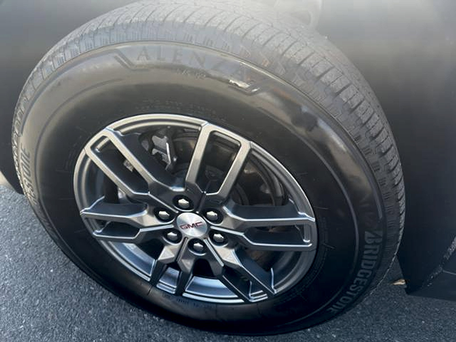 Used 2025 GMC Acadia Elevation AWD/4WD image 12