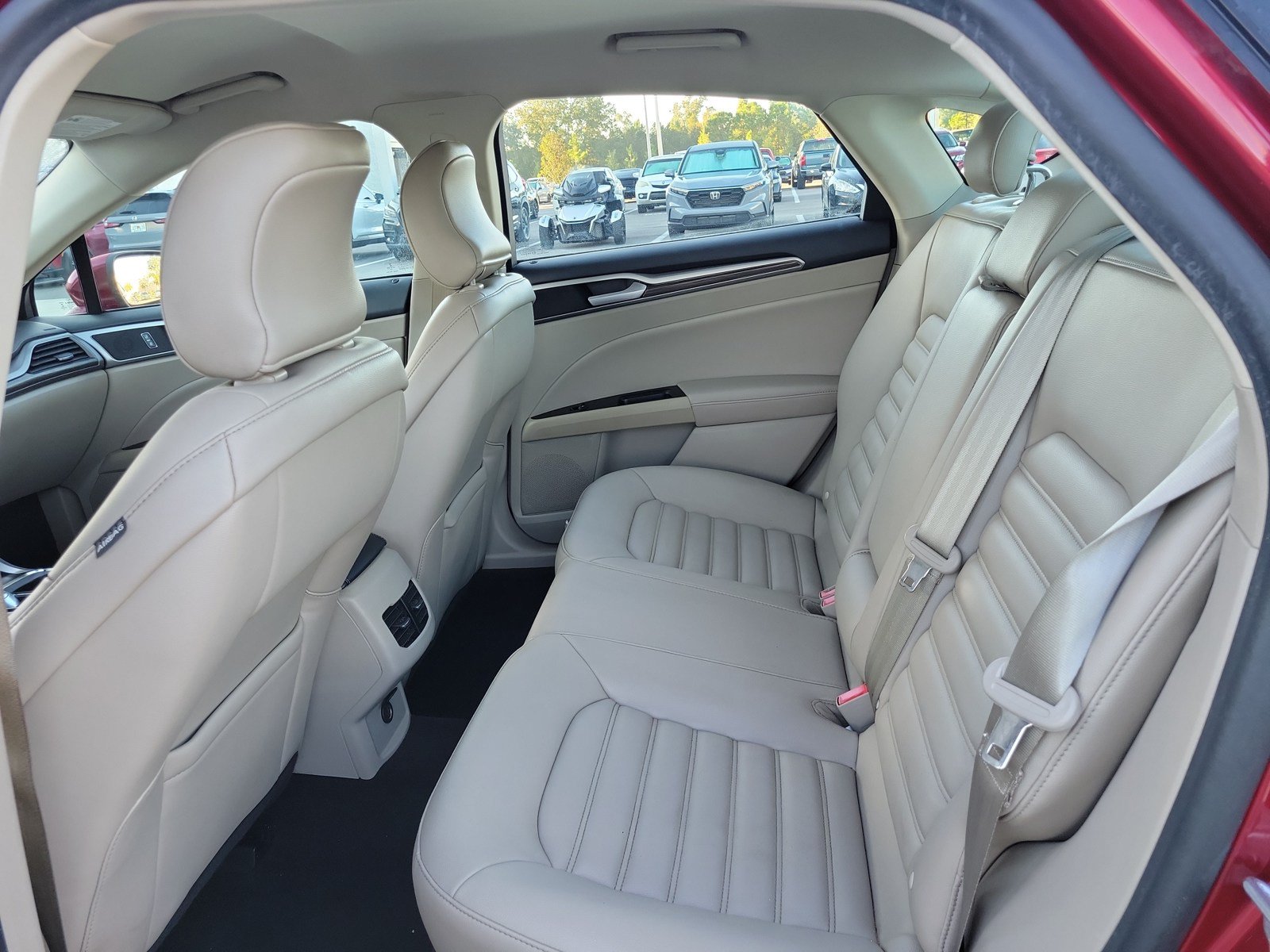 Used 2019 Ford Fusion SEL FWD image 28