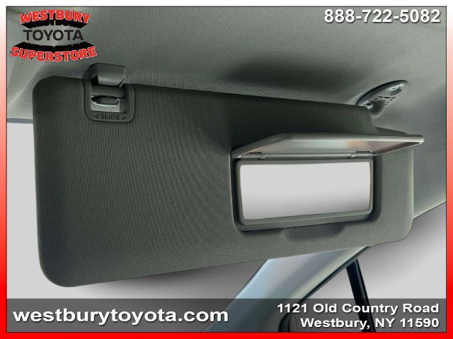 Used 2025 Toyota Sienna LE FWD image 32