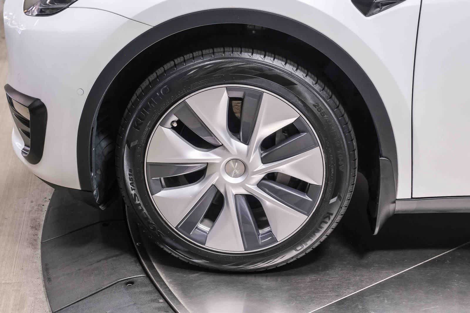 Used 2022 Tesla Model Y Long Range AWD/4WD image 10