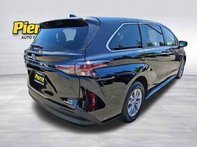 Used 2024 Toyota Sienna LE FWD image 5