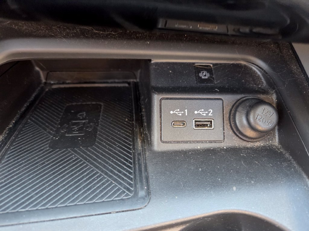 Used 2023 INFINITI QX50 Luxe FWD image 16