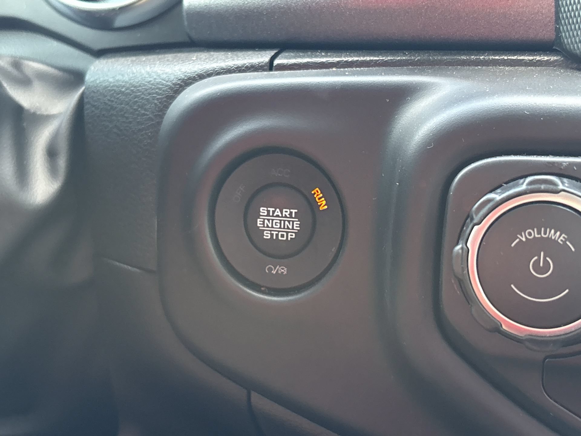 Used 2023 Jeep Gladiator Mojave w/ LED Lighting Group AWD/4WD image 9