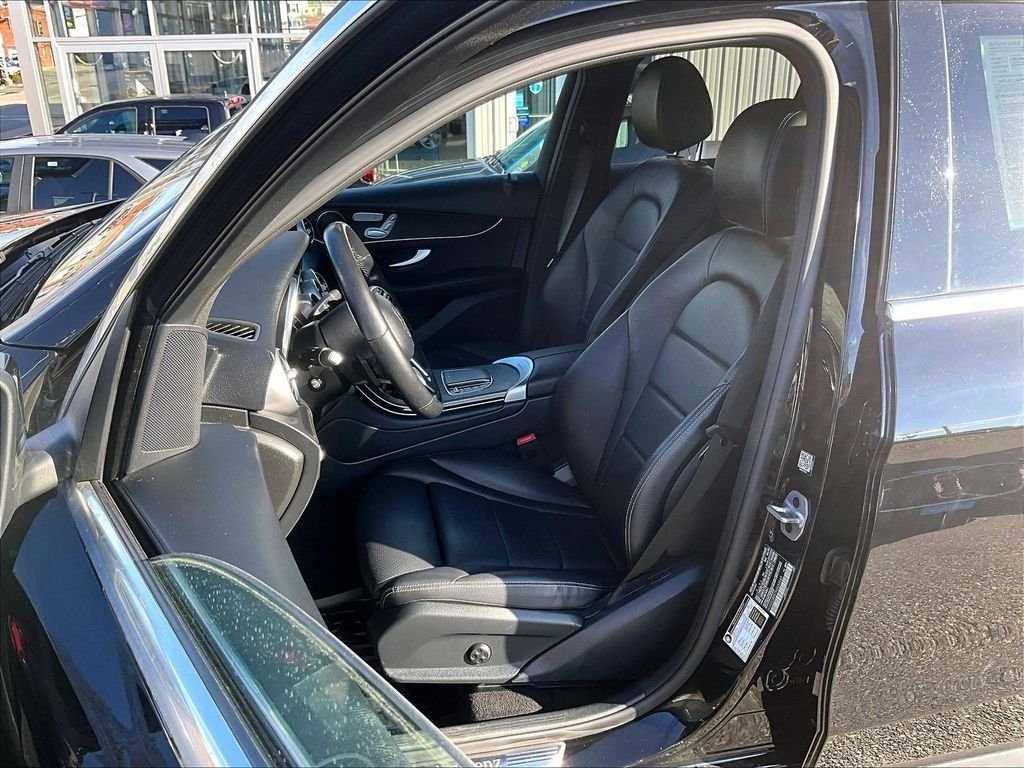 Used 2022 Mercedes-Benz GLC 300 4MATIC w/ Premium Package Lite image 10