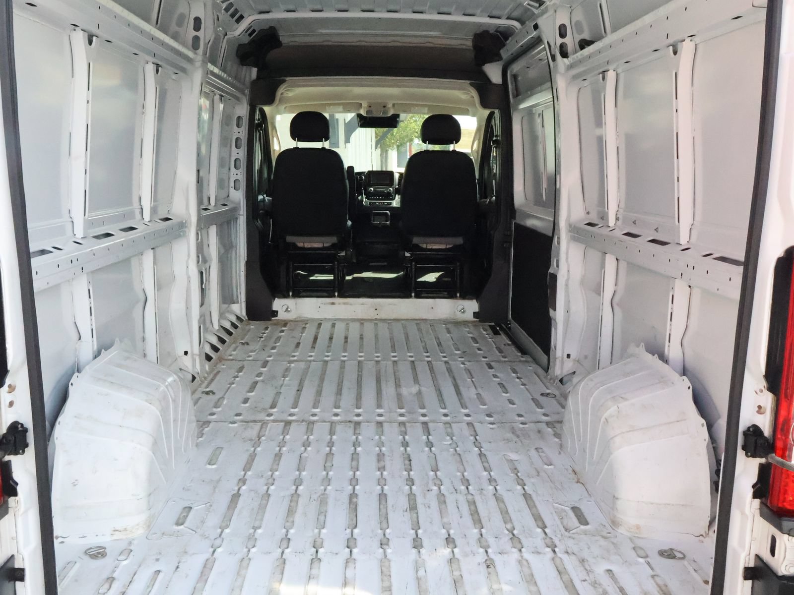 Used 2025 RAM ProMaster 2500 w/ Convenience Group FWD image 10