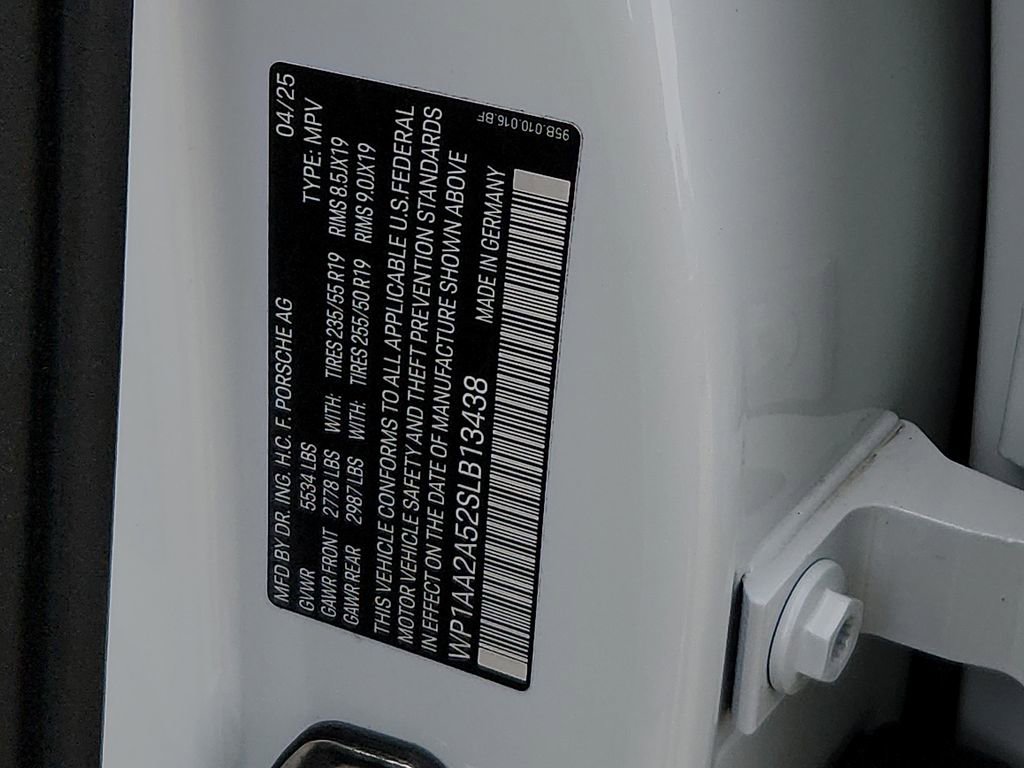 Certified 2025 Porsche Macan image 29