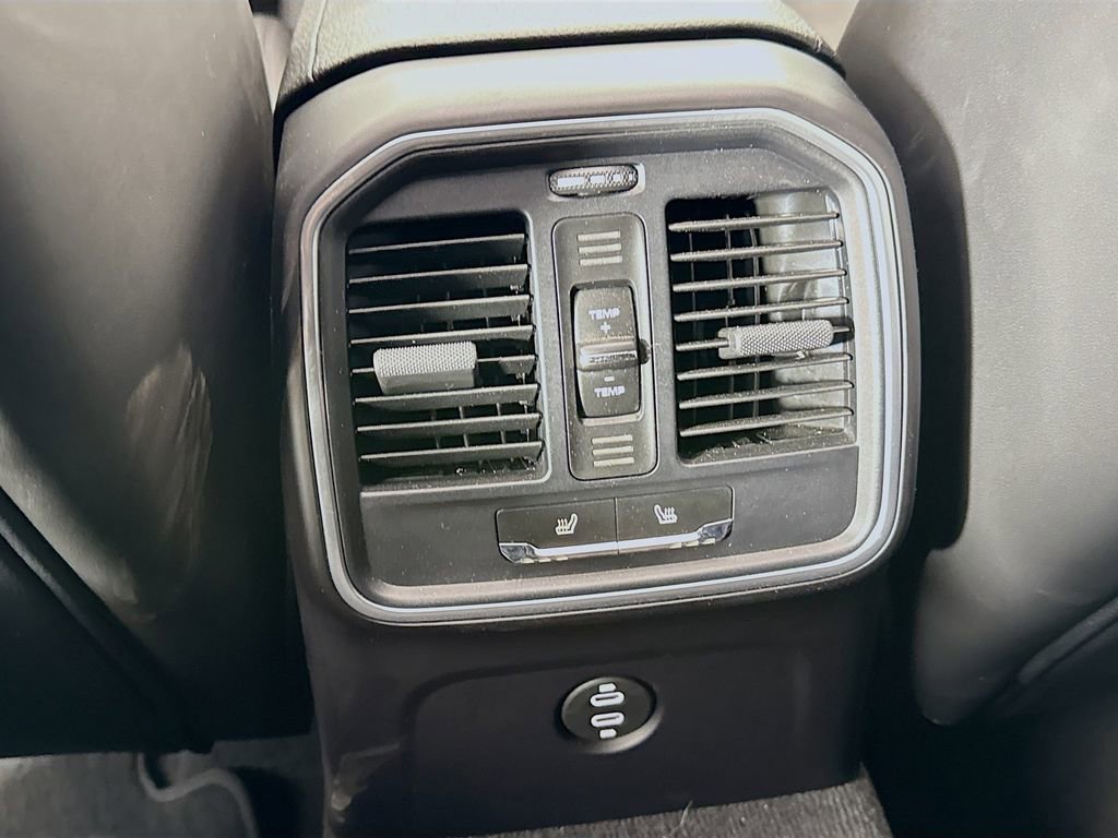 Used 2022 Porsche Macan image 26