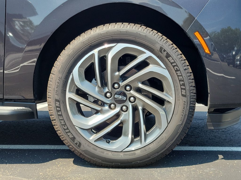 New 2026 Lincoln Navigator Premiere AWD/4WD image 9