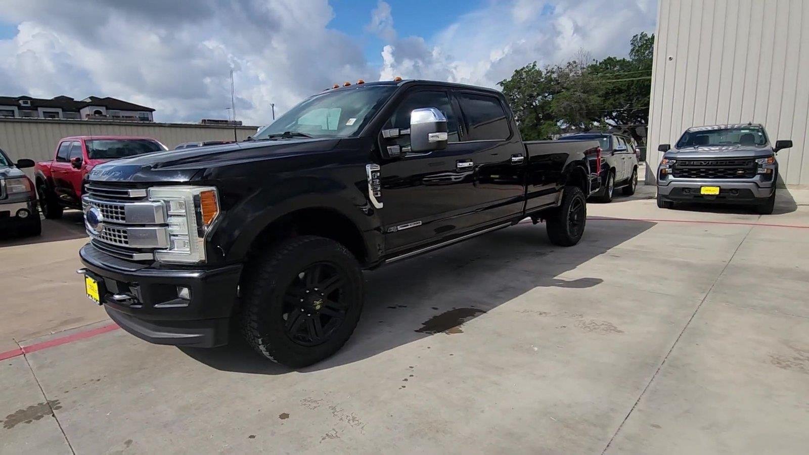 Used 2017 Ford F350 Platinum w/ Platinum Ultimate Package AWD/4WD image 4