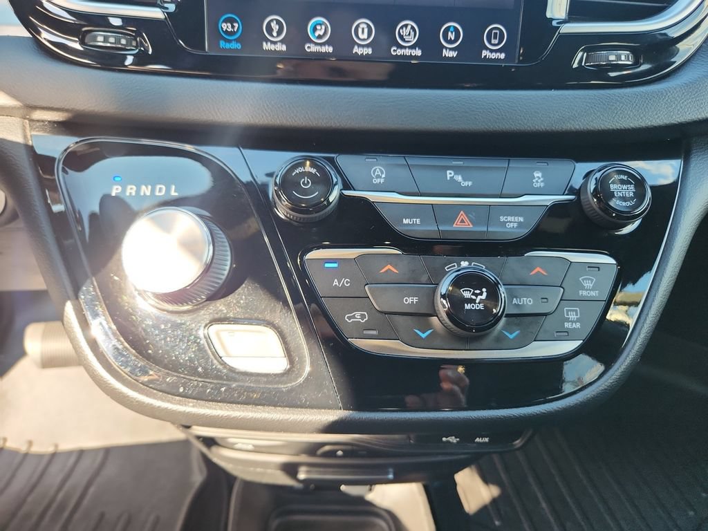 Used 2019 Chrysler Pacifica Touring-L Plus w/ S Appearance Package FWD image 15