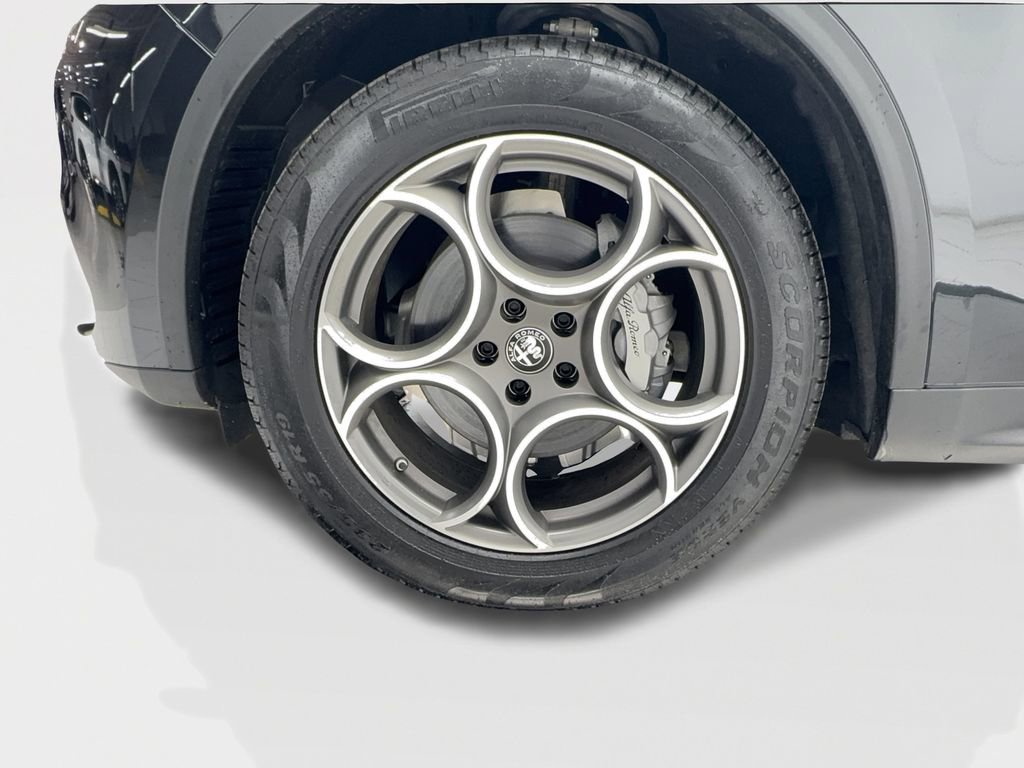 New 2025 Alfa Romeo Stelvio Sprint w/ Convenience Package image 11