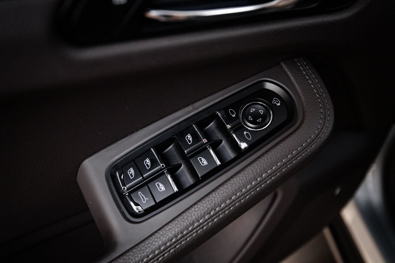 Certified 2024 Porsche Macan AWD/4WD image 22