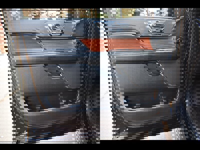 Used 2018 Lincoln Navigator L Select image 18