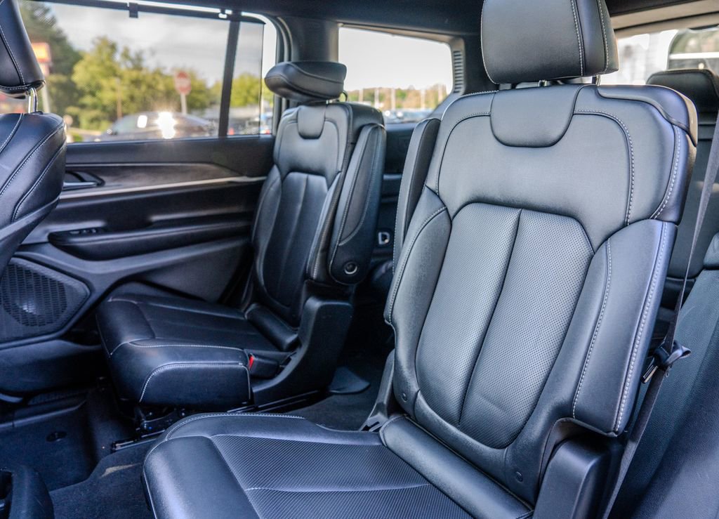 Used 2024 Jeep Grand Cherokee L Limited w/ Luxury Tech Group II image 20