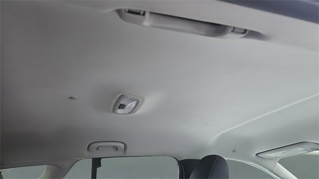 Used 2025 Chevrolet Trax LT w/ LT Convenience Package image 16