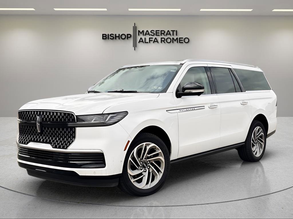 Used 2025 Lincoln Navigator L Reserve image 3