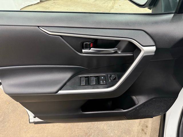 Used 2022 Toyota RAV4 XLE image 15