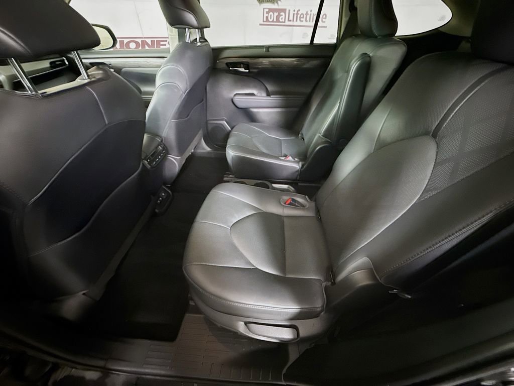 Certified 2021 Toyota Highlander Platinum image 29