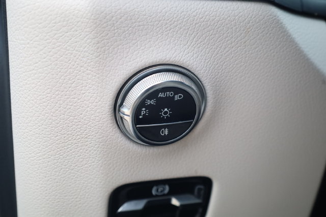 Used 2025 Mercedes-Benz GLC 300 image 13