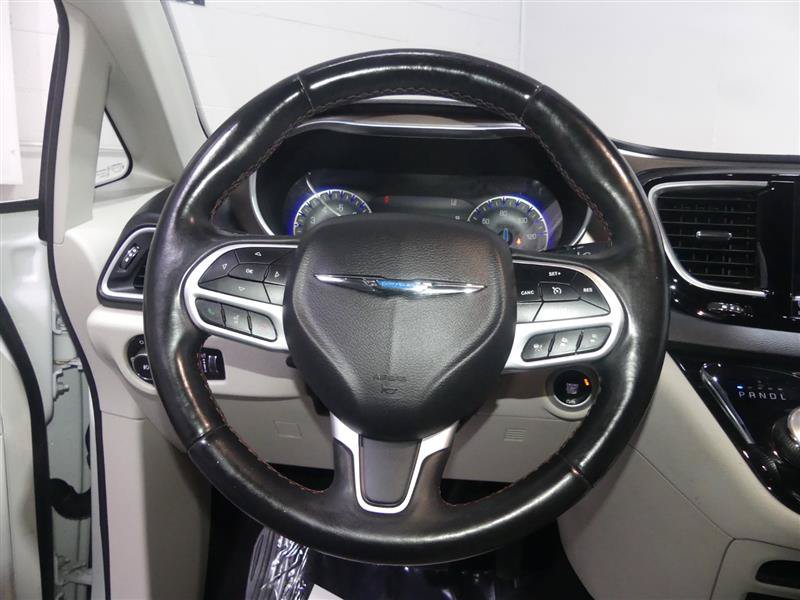 Used 2018 Chrysler Pacifica Touring-L Plus w/ Advanced Safetytec Group FWD image 28