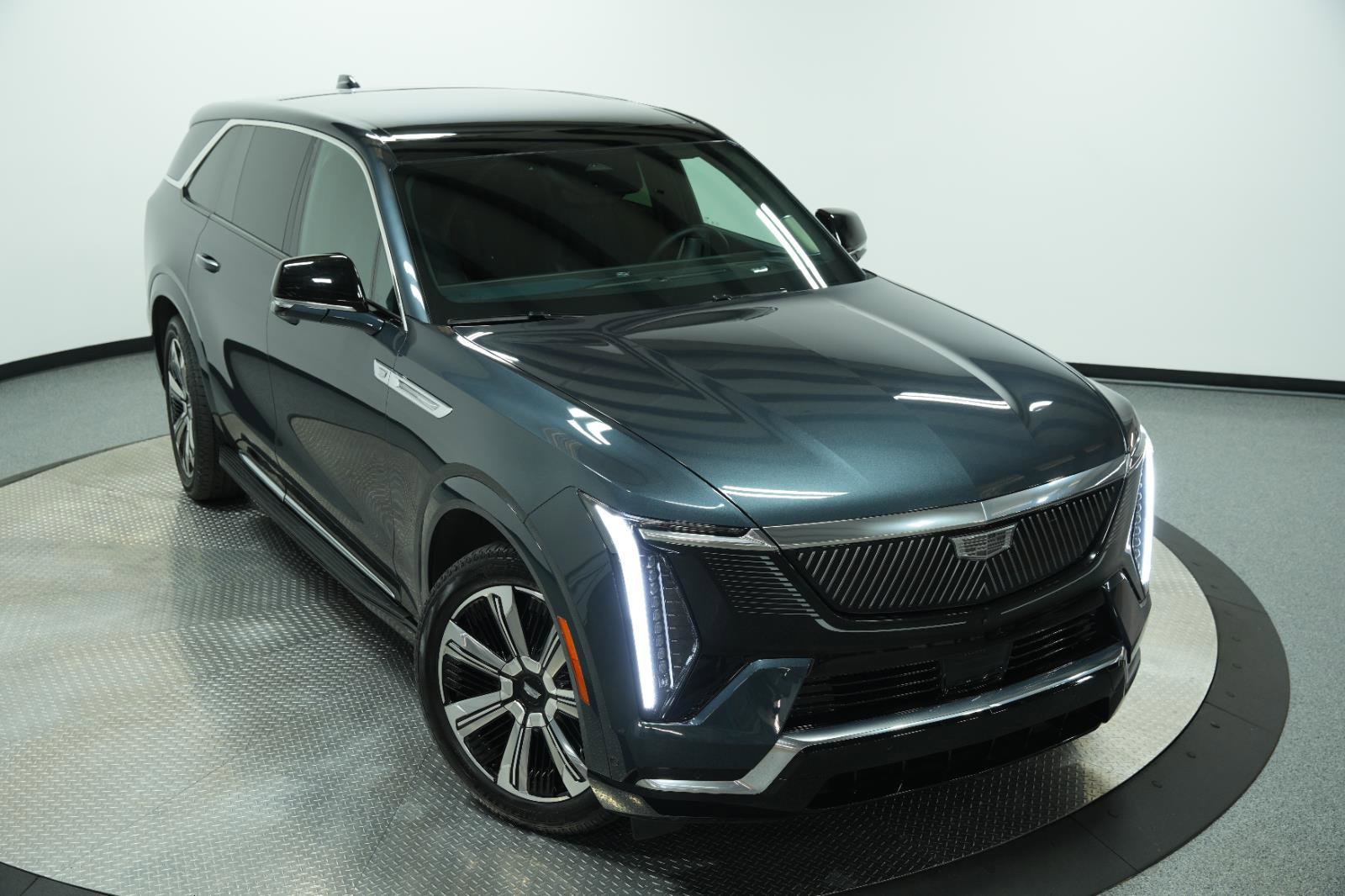 Used 2025 Cadillac Escalade IQ Luxury 2 w/ LPO, Premium Carpet Package image 42