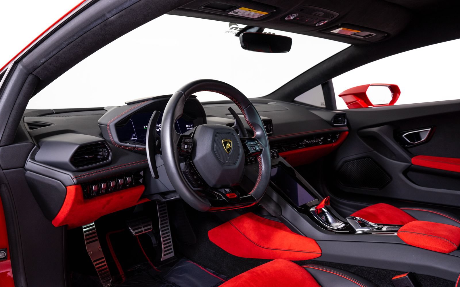 Used 2021 Lamborghini Huracan EVO RWD image 17