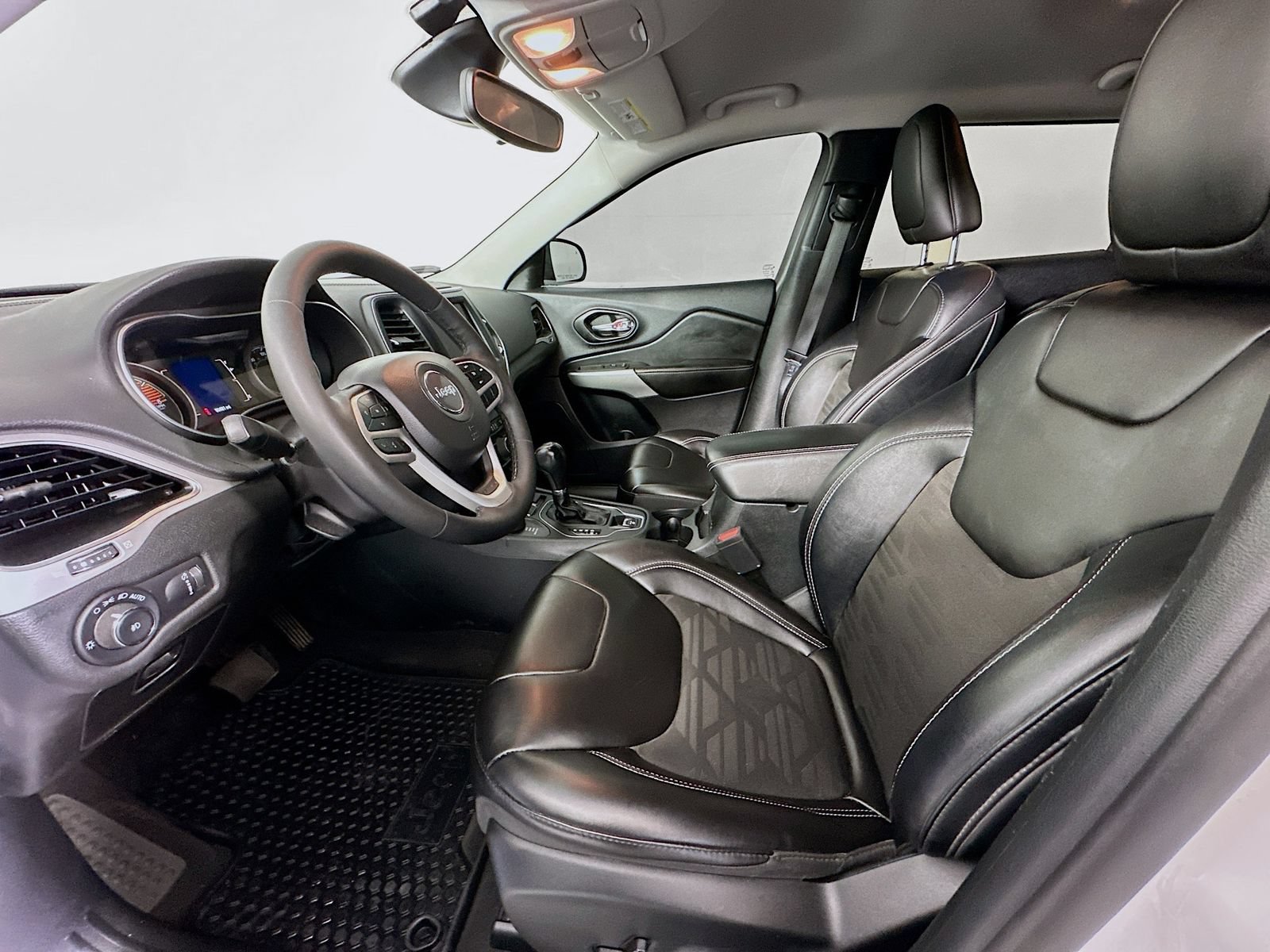 Used 2022 Jeep Cherokee Latitude AWD/4WD image 22