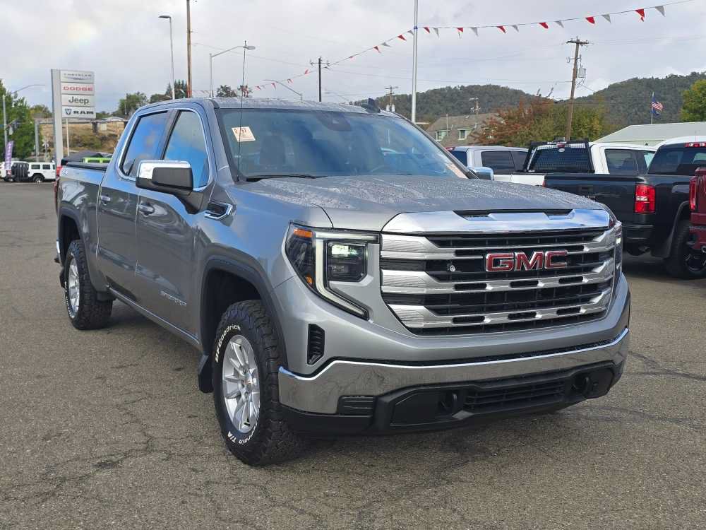 Used 2023 GMC Sierra 1500 SLE w/ Enhanced Capability Package AWD/4WD image 11