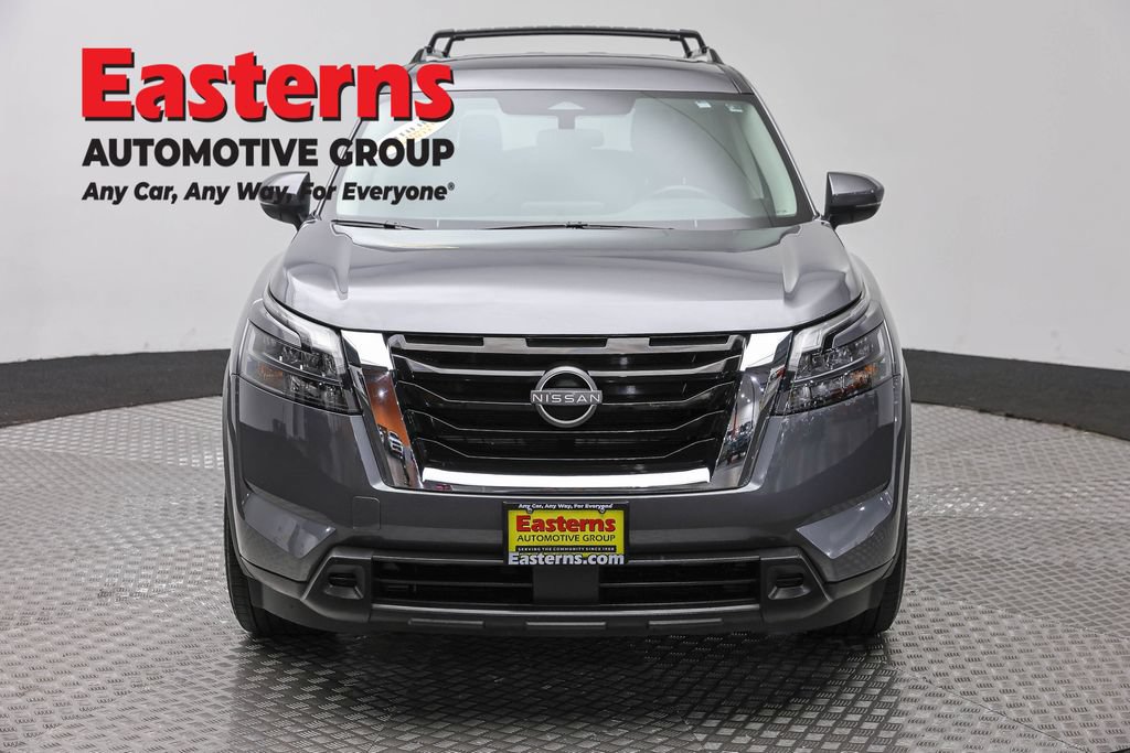 Used 2024 Nissan Pathfinder SV AWD/4WD image 2