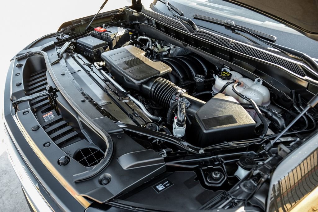 Used 2025 Chevrolet Suburban LS image 51