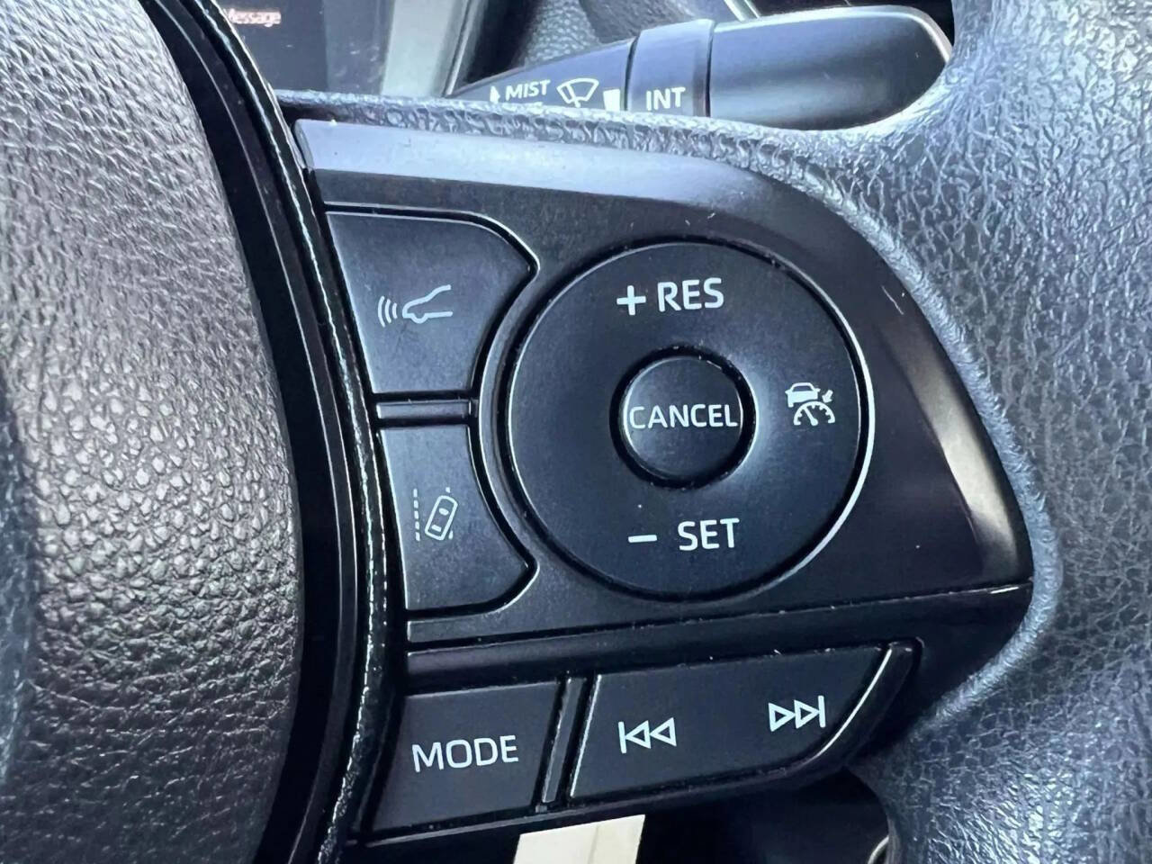 Used 2020 Toyota Corolla LE FWD image 31