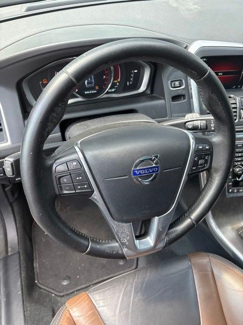 Used 2015 Volvo XC60 T5 w/ Proximity Package AWD/4WD image 14