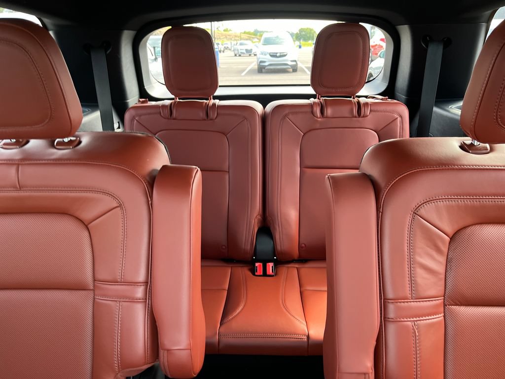 Used 2025 Lincoln Aviator Reserve w/ Jet Appearance Package AWD/4WD image 23