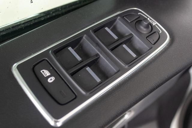 Used 2018 Jaguar F-PACE S image 23