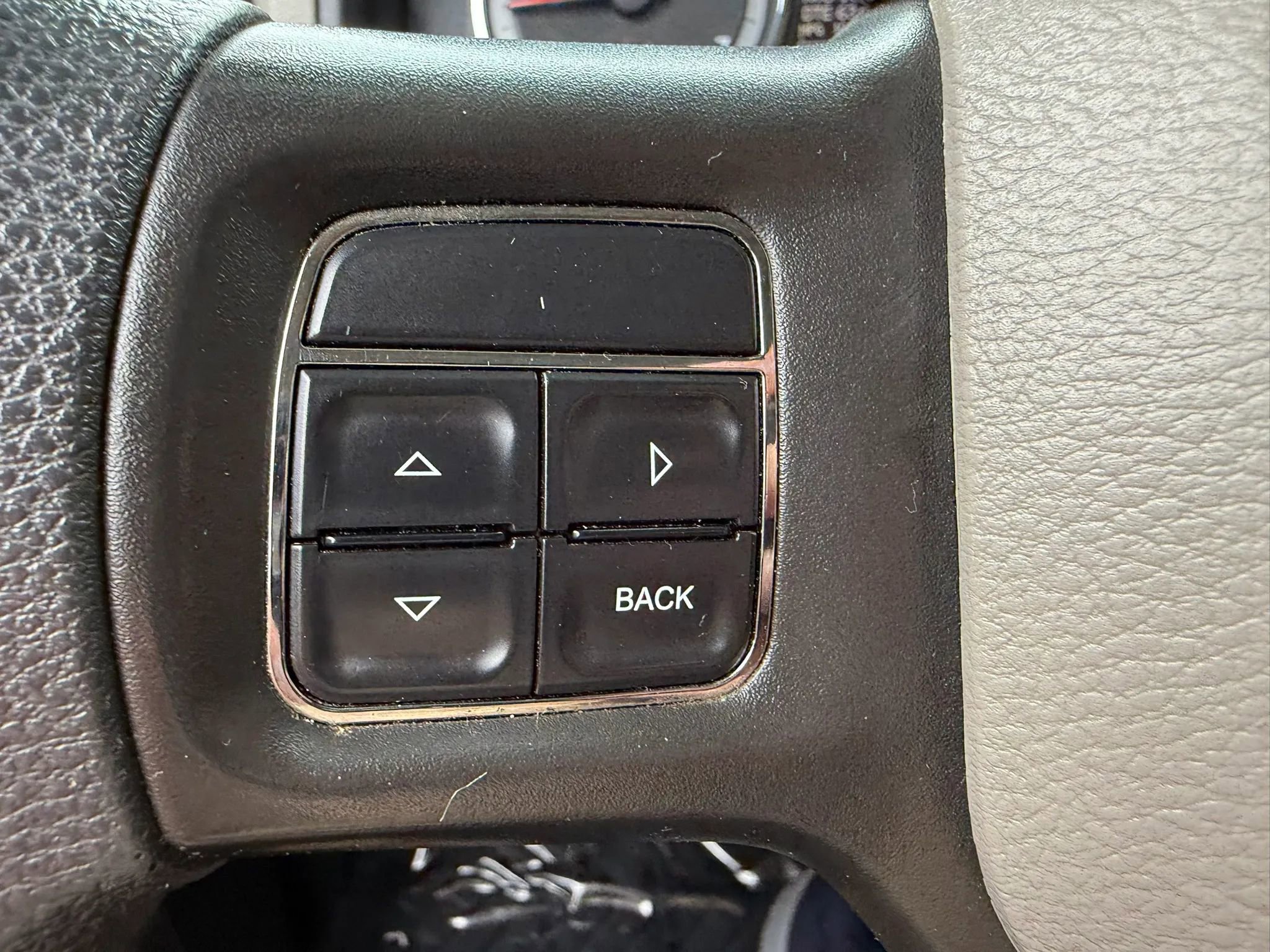 Used 2012 RAM 1500 Classic SLT RWD image 14