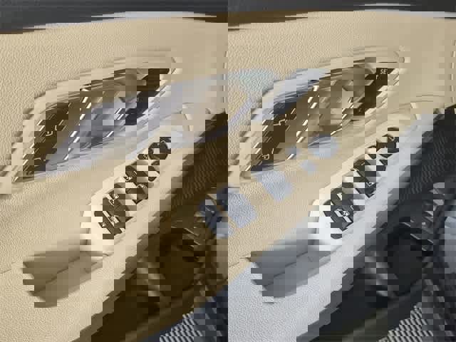 Used 2021 BMW 330i xDrive Sedan w/ Driving Assistance Package image 47