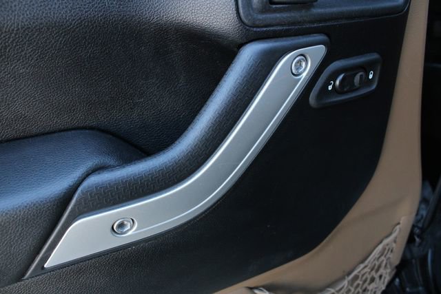 Used 2012 Jeep Wrangler Sahara w/ Connectivity Group AWD/4WD image 6