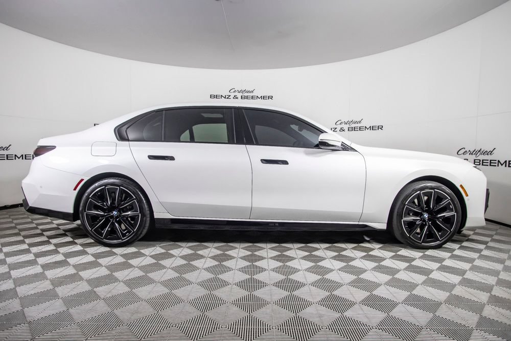 Used 2023 BMW 760i xDrive w/ Luxury Rear Seating Package AWD/4WD image 11