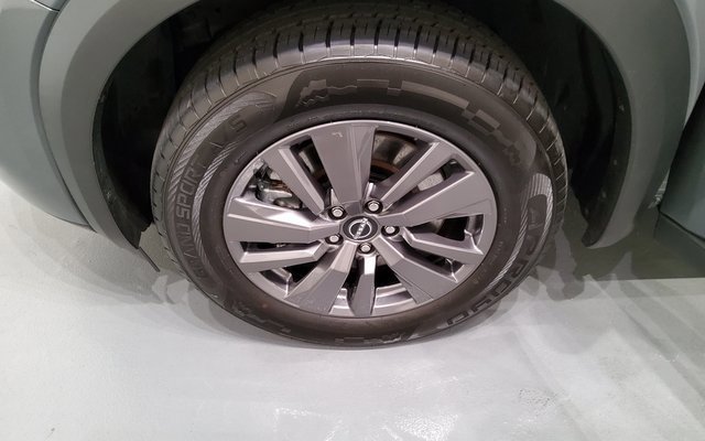 Used 2024 Nissan Pathfinder SV image 29