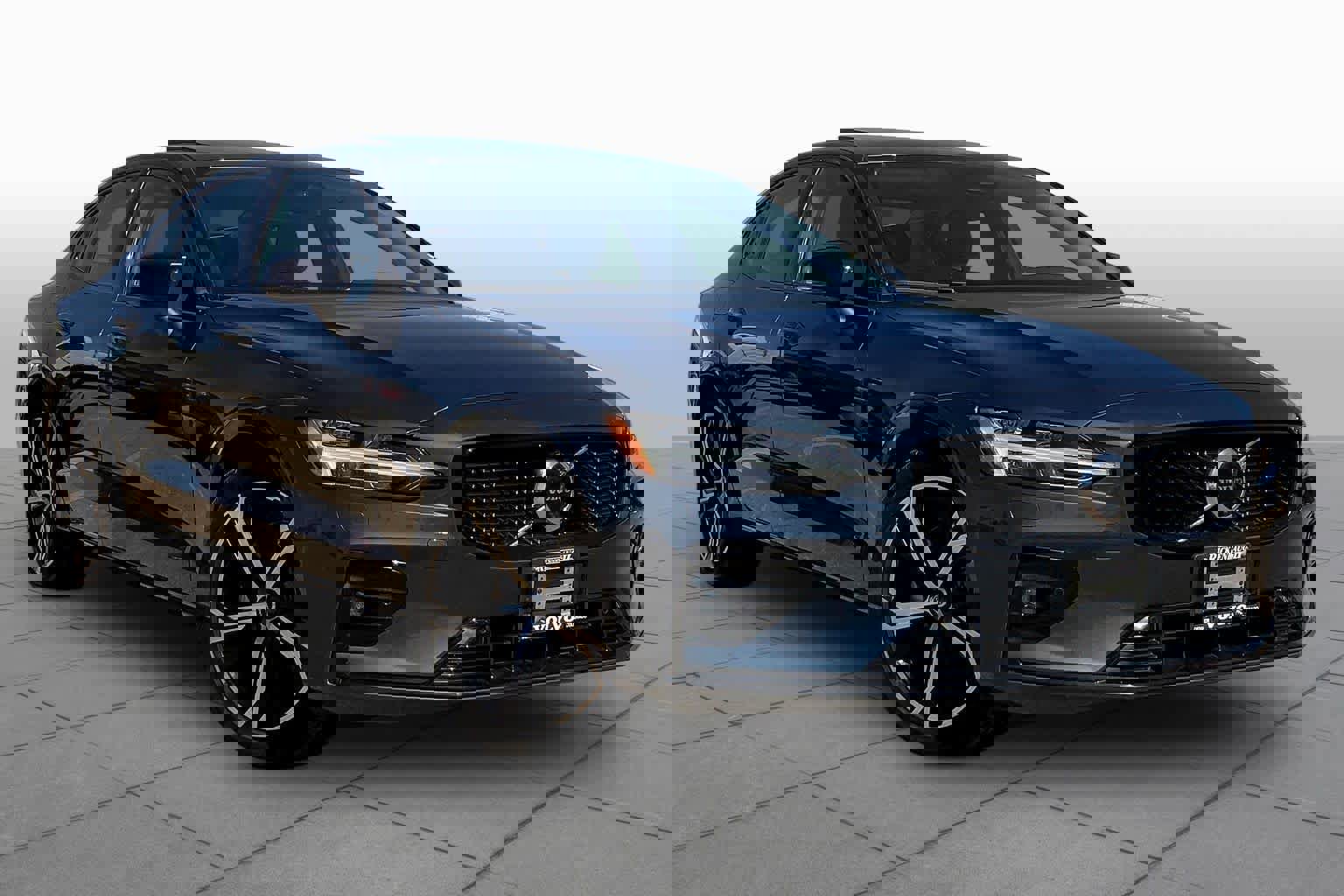 Used 2023 Volvo S60 B5 Plus AWD/4WD image 3