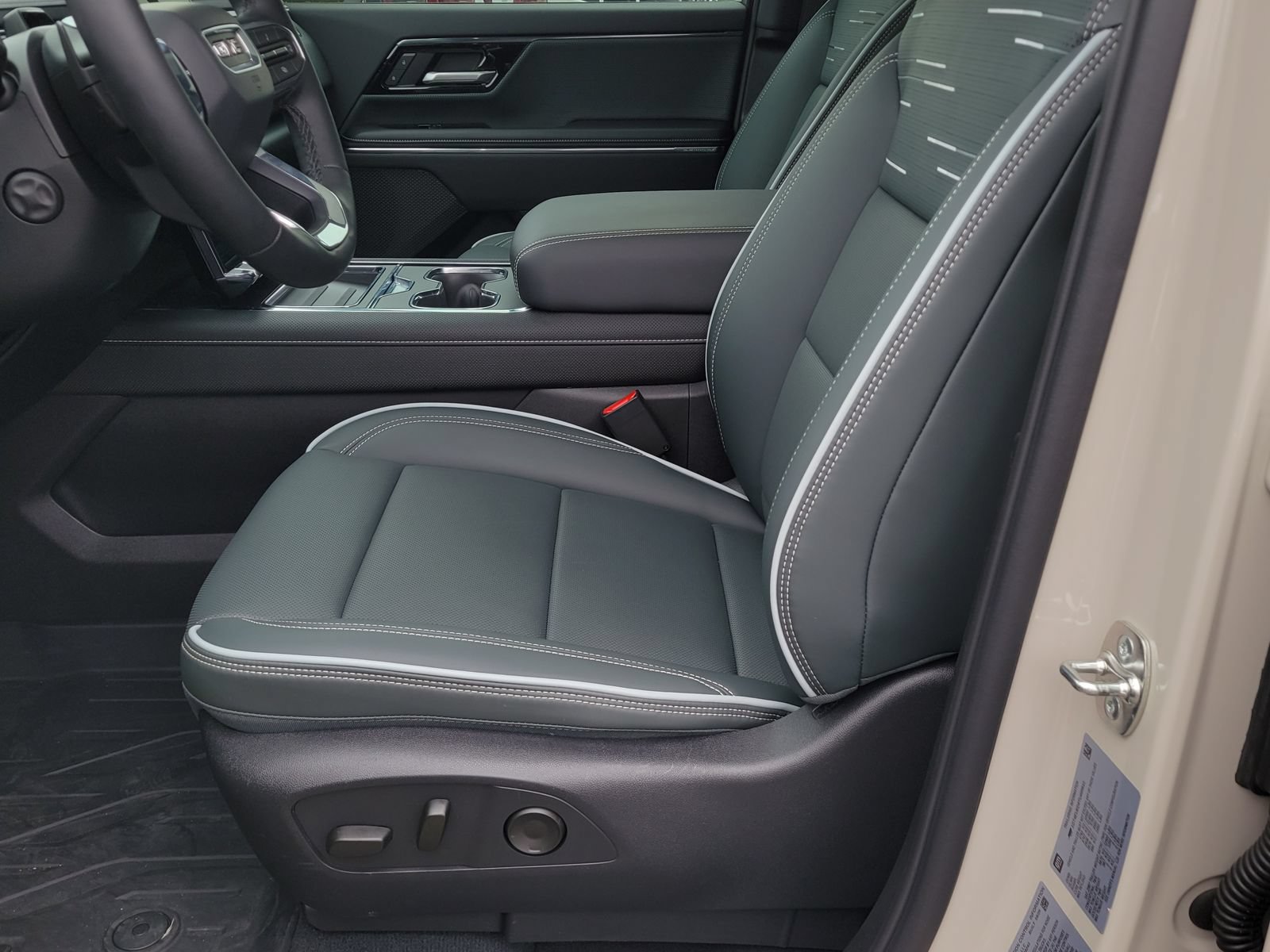 Used 2026 GMC Sierra EV AT4 w/ AT4 Premium Package AWD/4WD image 9