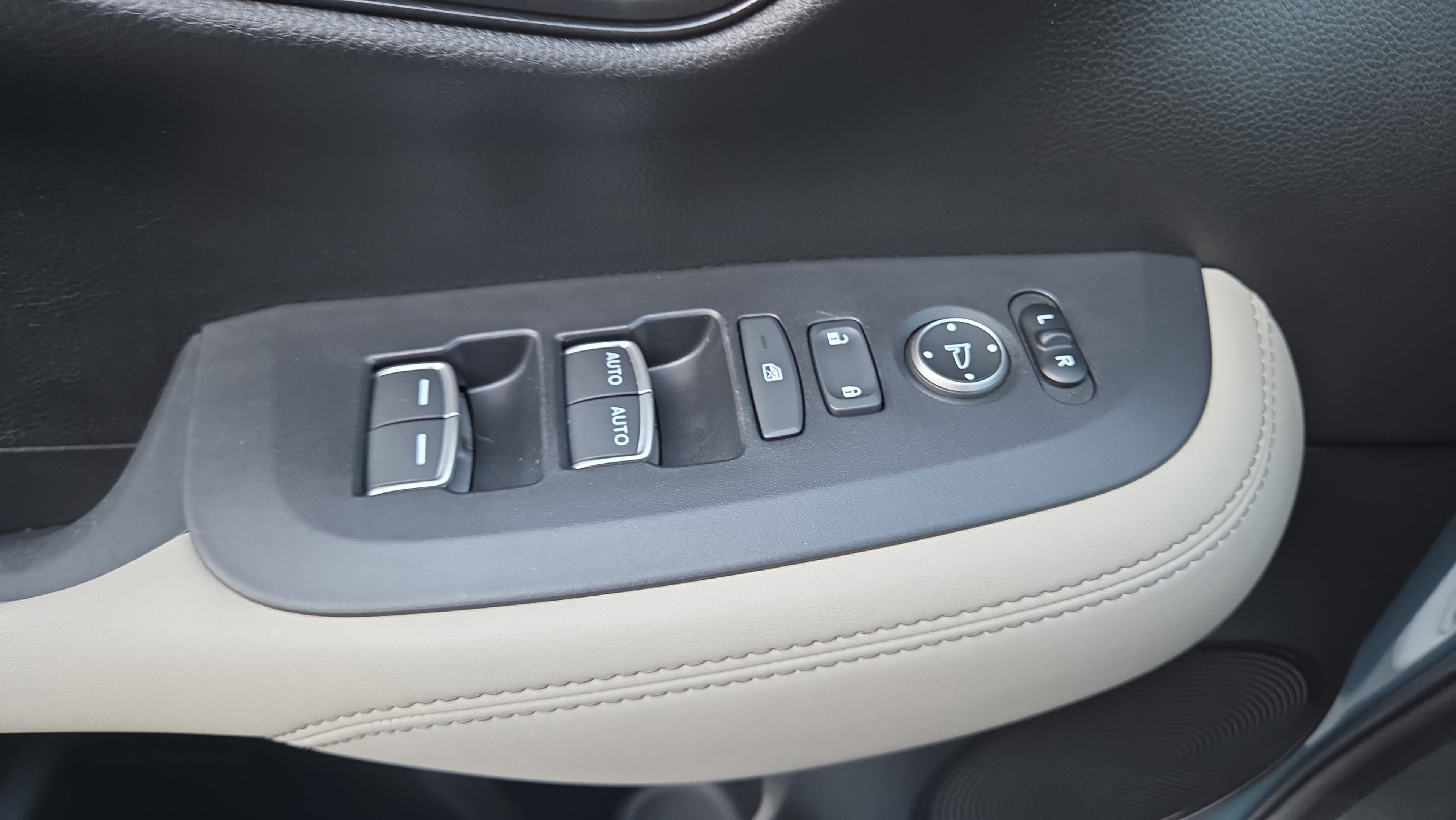Certified 2023 Honda HR-V EX-L image 32