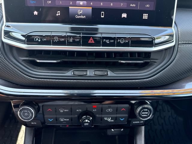 Used 2023 Jeep Compass Latitude w/ Sun and Sound Group AWD/4WD image 22
